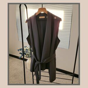 - 🛍️ Minimalist Mood – Belted Vest with Pockets  Size 1X